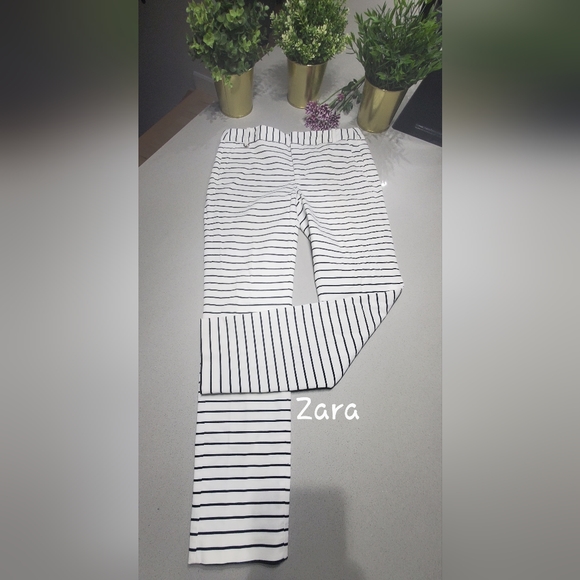 Zara Pants - NWOT ZARA Sublime pantalon à jambes droites ajustées rayé blanc et noir